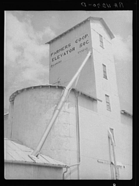 Farmers' cooperative grain elevator. Richmond, Kansas