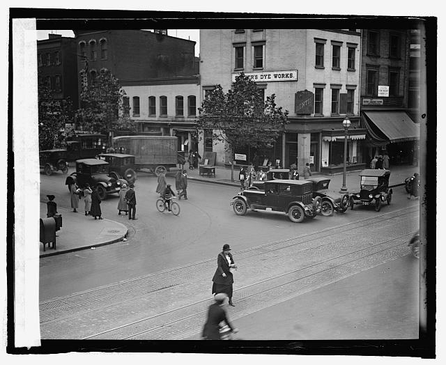 [Street scene, Washington, D.C.]