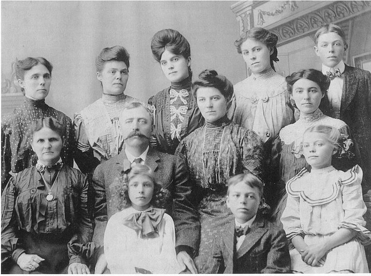 George & Louise Balkenhol Family, 1905