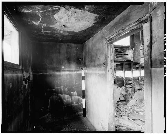 12. INTERIOR VIEW OF BATHHOUSE SHOWING CHANGING ROOM,...