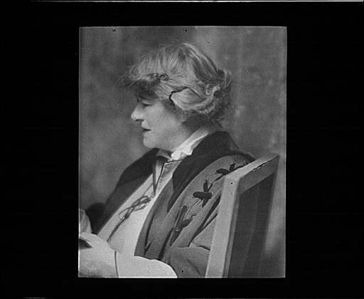 Portrait photograph of Ellen Terry