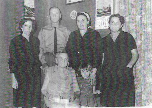 Elsa, Emerich Jr., Franciska, Emma Andraschko, Maria Kolb and granddaughter.
