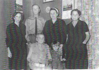 Elsa, Emerich Jr., Franciska, Emma Andraschko, Maria Kolb and granddaughter.
