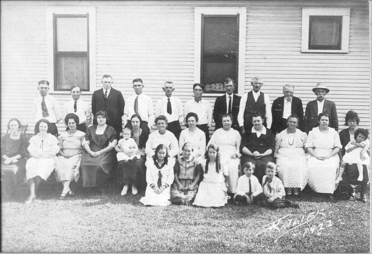 Leo Page & family, 1922 Iowa