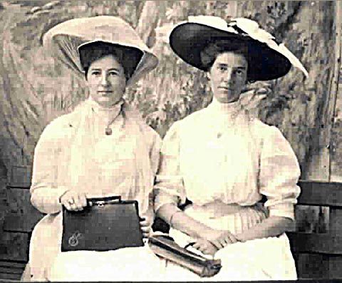 Sue Blanchard & Ednah (Moseley) Jackson, 1909