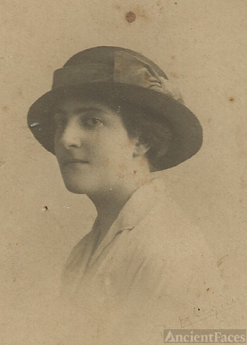Doris Gertrude Peterson (Richards) Neill