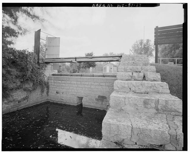 27. VIEW NORTH/NORTHWEST, Waste weir at Lock 5 Kaukauna...