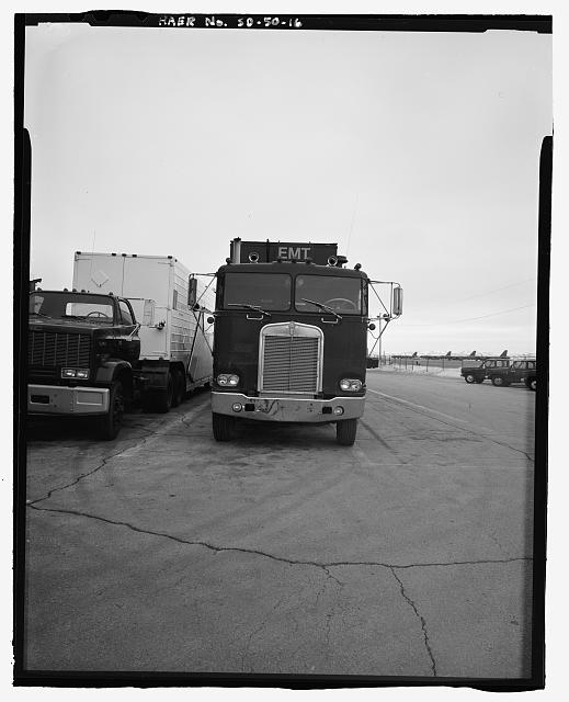 16. Maintenance van, electromechanical team, front -...