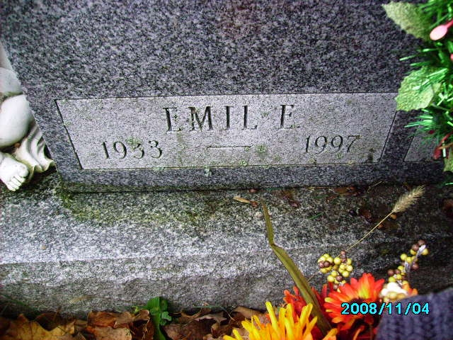 Emil Earl "Earl" Leubner gravesite