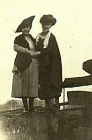 Sarah and Mabel Schaffer, 1914