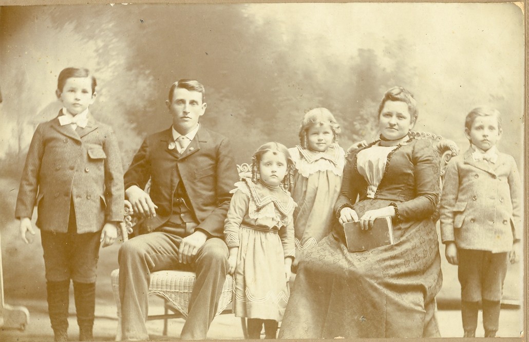 Isaac James Wolfcale family 1901