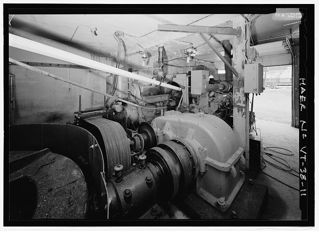 DISC BRAKE SYSTEM (CENTER), INCLUDING BELT DRIVE TO...