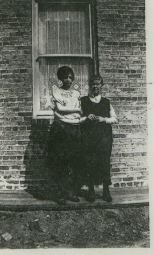 Anna  Heidke & Luise Anderson, Indiana 1925
