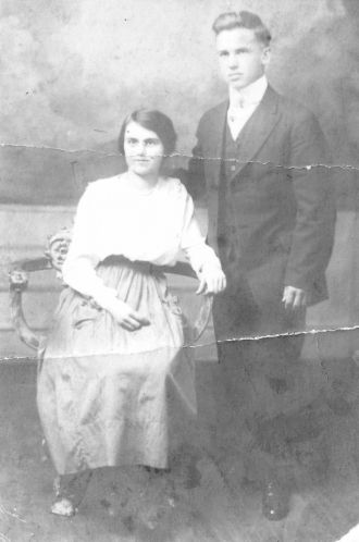 Lawrence & Blanche (Davis) Miller, 1917
