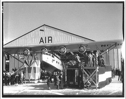 American Clipper. Airport and airship