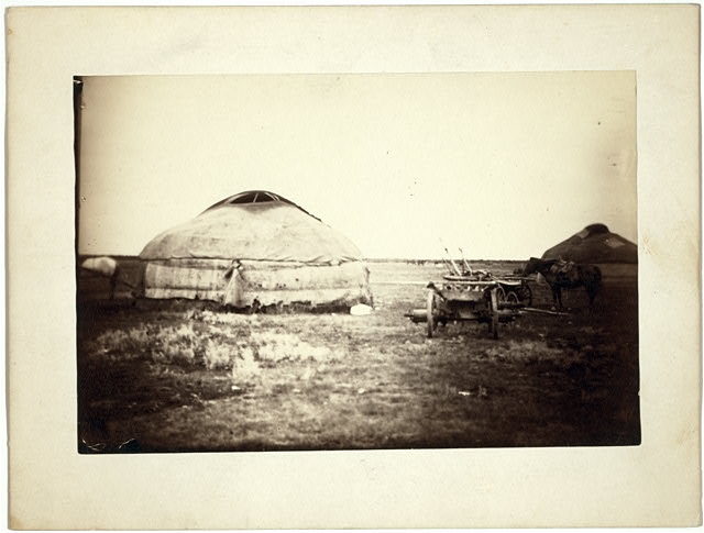 Kirghiz ouools(?) or tents near Omsk