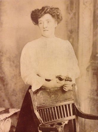 Bowen woman, 1800's ?
