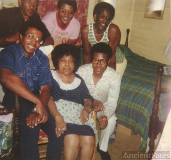 Eva and James R Berry family