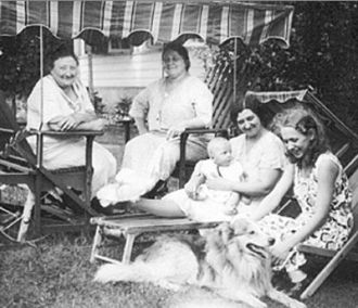 Emma Halkett and Henrietta Smith and children