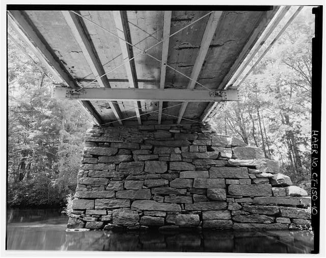 10. VIEW WEST, DETAIL OF CENTER PIER - Perkins Corner...