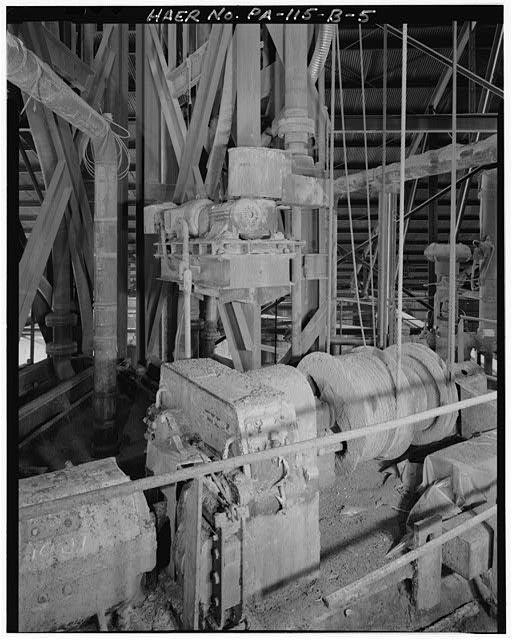 5. MOTOR/WINCH DRUM ASSEMBLY FOR OXYGEN LANCE HOISTING...