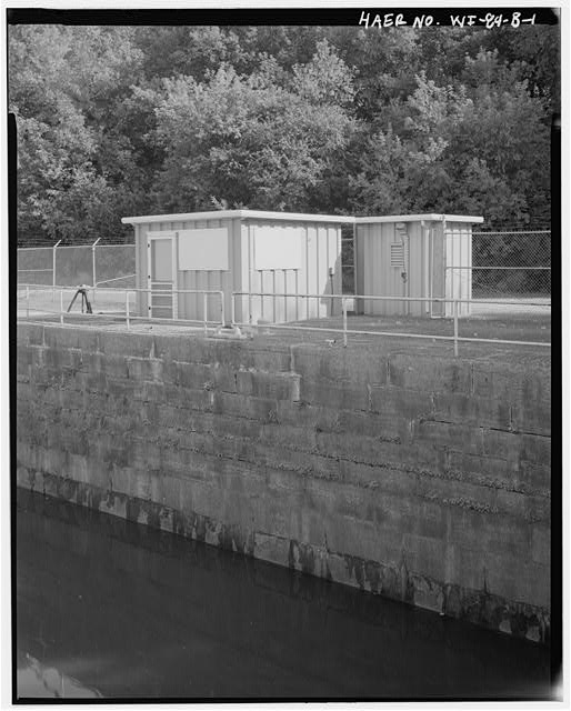 1. VIEW EAST, Lock shelter - Appleton Locks & Dams, Lock...
