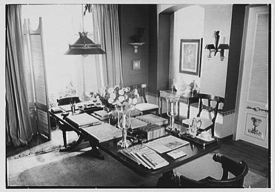 Lord & Taylor, business at 5th Ave. and 38th St., New...