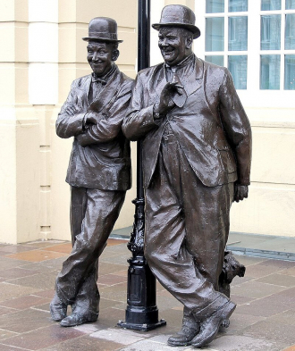 Stab Laurel and Oliver Hardy