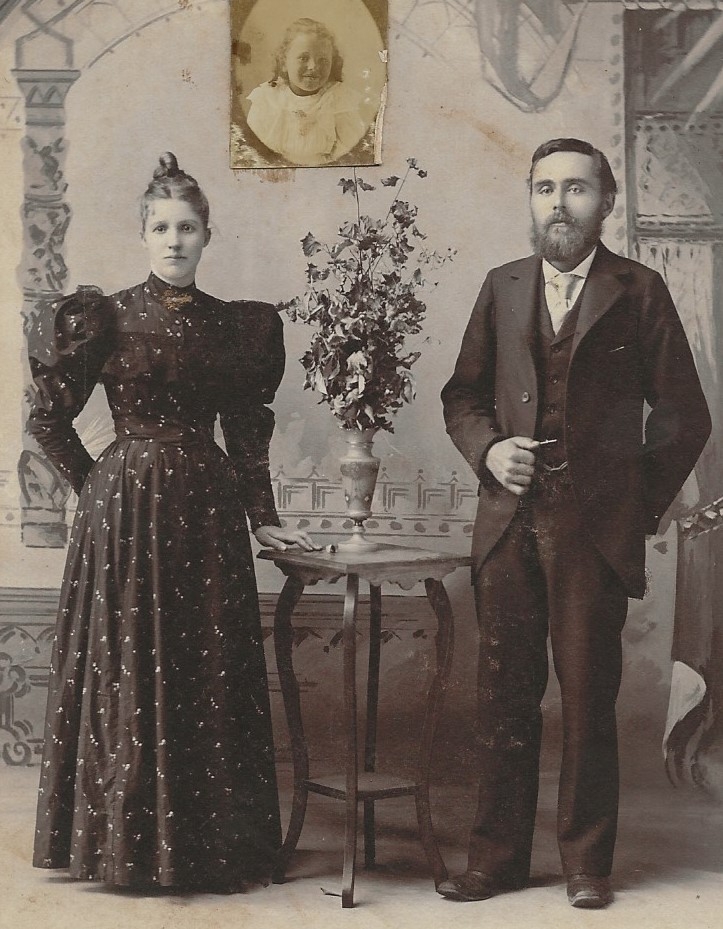 Carl and Flora Hofstead