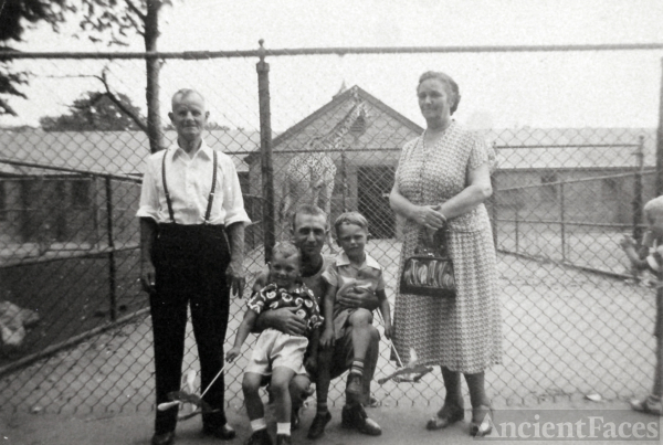 Drew family at the zoo