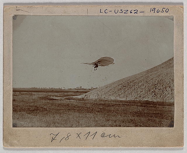 [Otto Lilienthal gliding experiment]