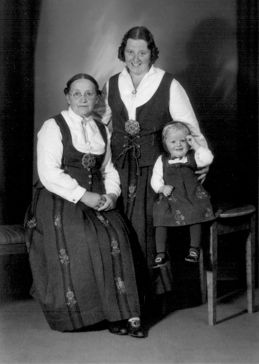 Øvergaard and Ekkeren family