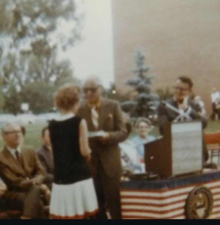Dorothy Brown Boggs receives her award