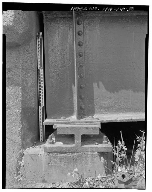 30. Detail of lower chord resting on H-beam (bearing...