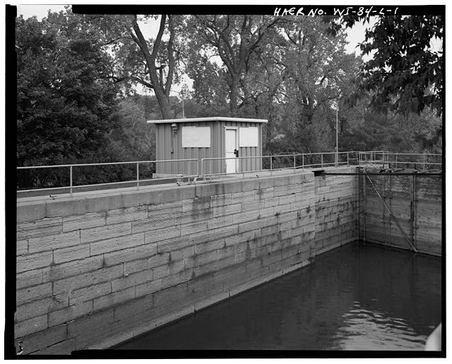 1. VIEW NORTH, Lock shelter - Appleton Locks & Dams, Lock...