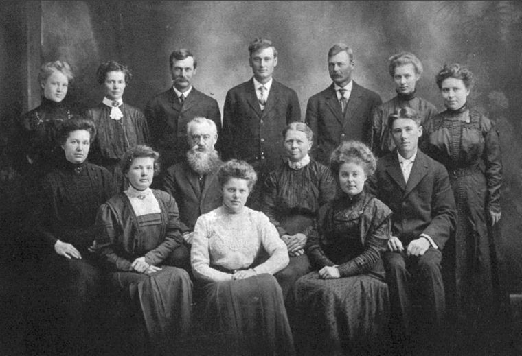 John & Anna (Jordan) Puetz Family, 1906