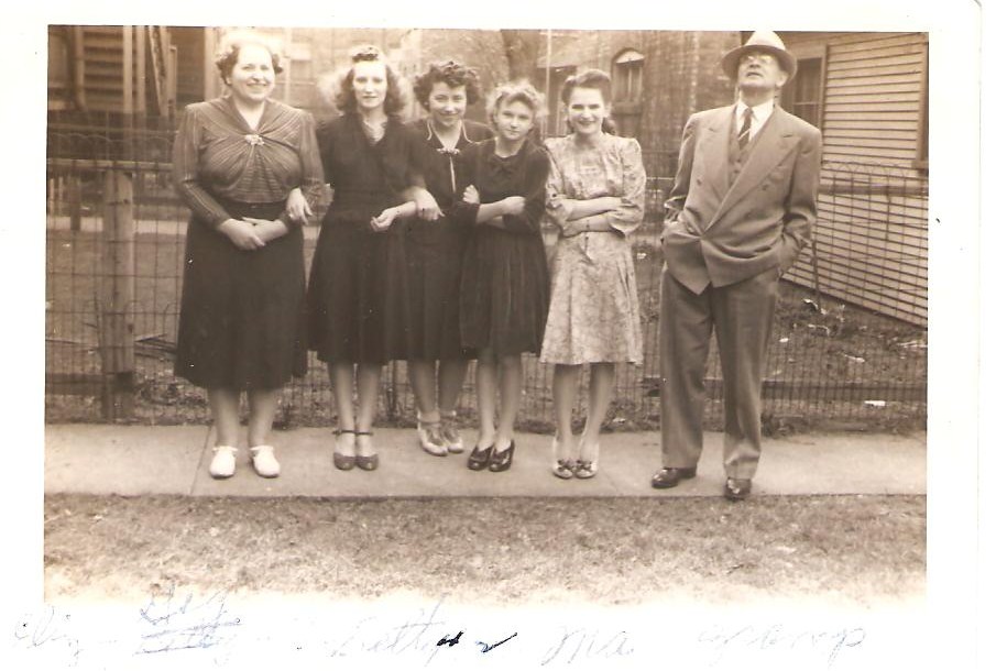 Grefig girls and unknowns 1942