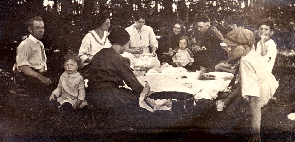Keswick Family picnic 1920