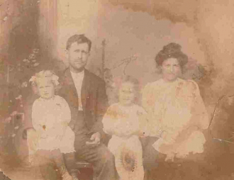 Joe and Lizzie Heath with Erma, Ruth and Dude (Lois) abt. 1909 or 1910