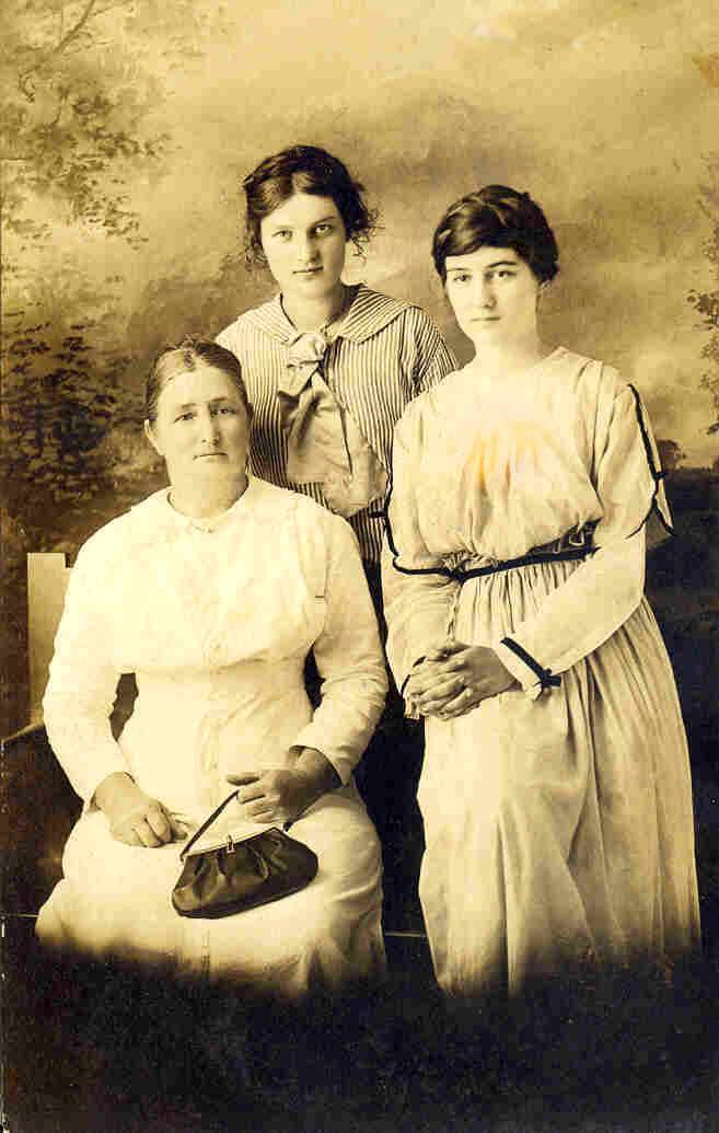 Viola Nichols Snider, Gertrude Wagner Snider, and Ida Snider