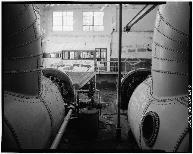 4. INTERIOR VIEW OF GENERATING ROOM, SHOWING PENSTOCKS,...