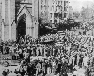 Knute's Funeral. !00,000 people came to his funeral.