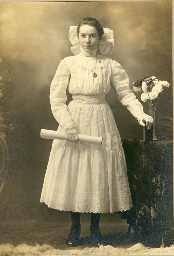 Clara L. Meyer confirmation 1910
