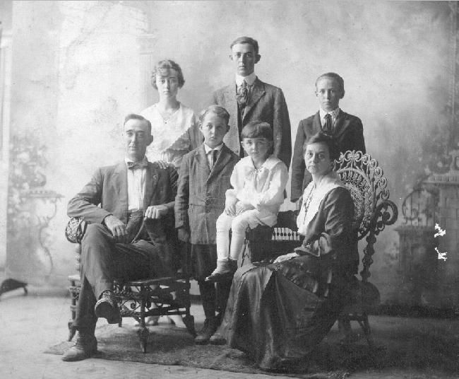 Marion S. Eubanks and family 1918