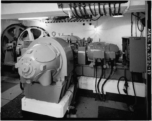 17. DETAIL VIEW OF LIFE GATE OPERATING MACHINERY, LOOKING...