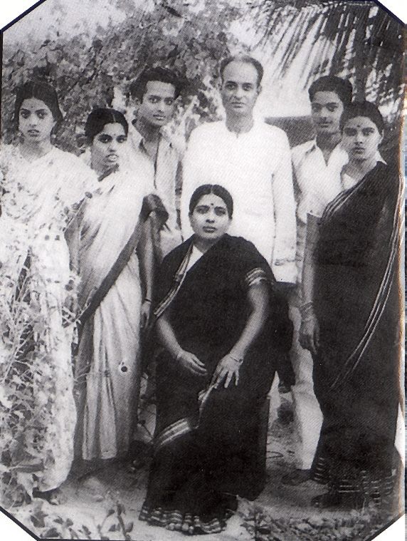 Seshendra Sharma with parents1949