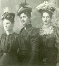 Mahon Girls, 1900