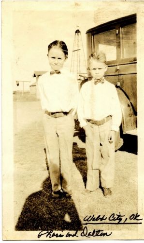 'Brothers' Pharis & Dalton McKay