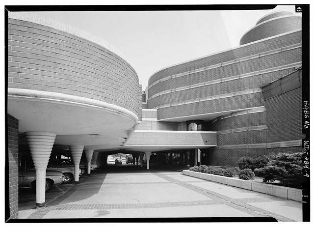 9. EXTERIOR, WEST DRIVE-IN ENTRANCE - Johnson Wax...