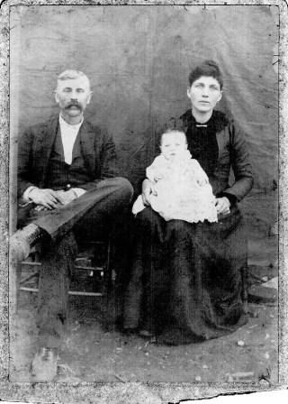 George Mack Roberts and his wife Ida Bell Benton Roberts with their oldest son Roy Roberts